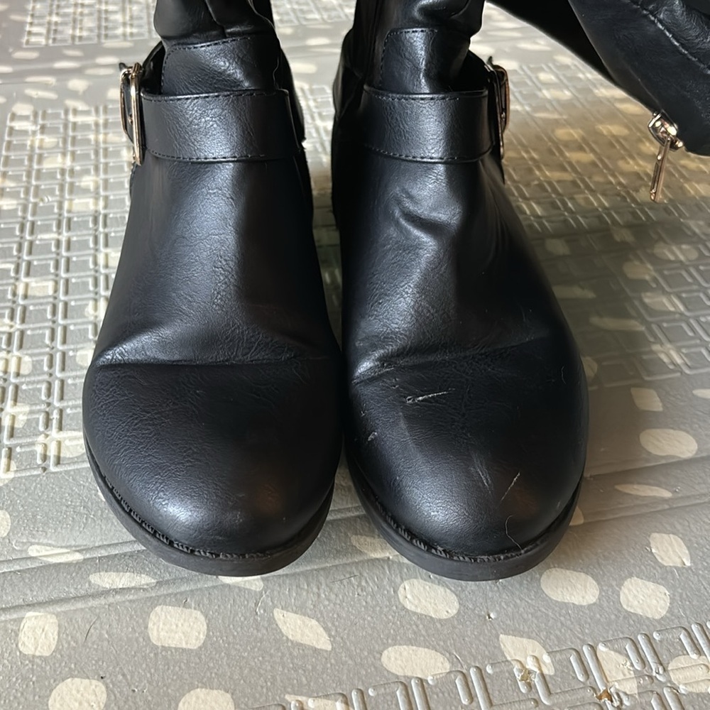 Black Boots with Gold Details - Picture 8 of 10